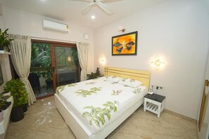In-room safe, soundproofing, iron/ironing board, free WiFi - GGH Ocean Nest Candolim (Candolim)