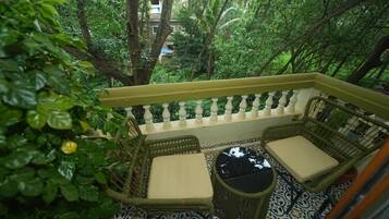 Departamento, balcón, vista al patio | Áreas de la propiedad