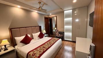 In-room safe, desk, laptop workspace, iron/ironing board
