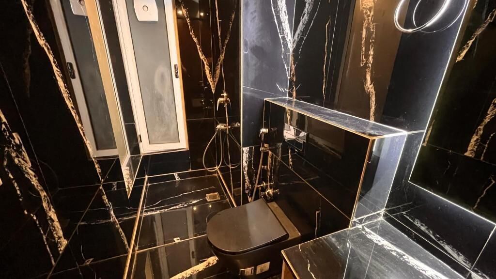 Dusj, toalettartikler (inkludert), hårføner og håndklær