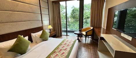 In-room safe, desk, laptop workspace, iron/ironing board