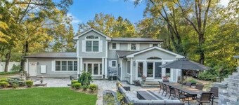 Spacious Luxe 5-bedroom house with beautiful resort backyard