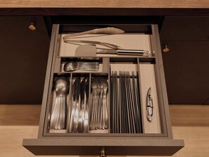 Fridge, microwave, stovetop, cookware/dishes/utensils - illi Harb Shibuya-Ebisu (Tokyo)