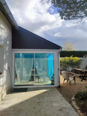 Outdoor dining - Vrbo Property (Chargé)