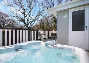 Outdoor spa tub - Superior Plus Lodge (Pet) (Swanage)
