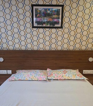 Executive Room | Free WiFi - Lotus Park Inn (Bengaluru)