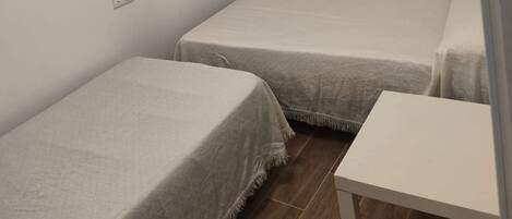 Iron/ironing board, Internet, bed sheets