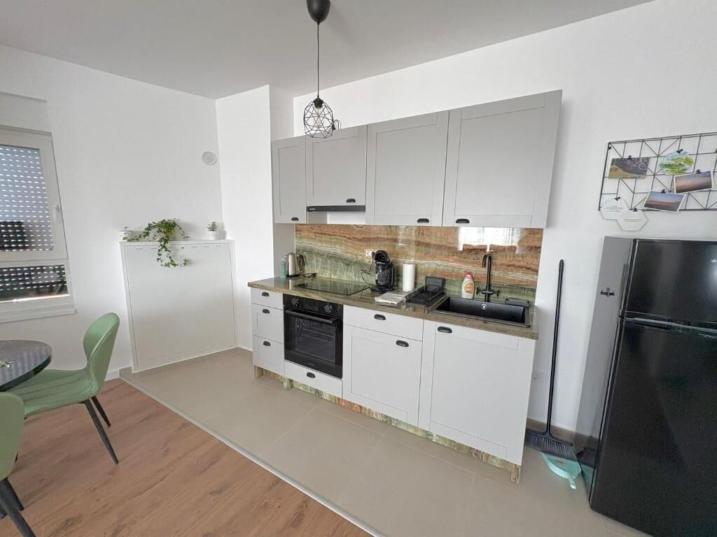 Refrigerador, horno, placa de cocina, cafetera/tetera