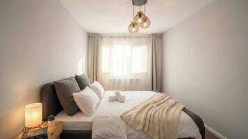 Iron/ironing board, WiFi, bed sheets