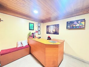 Lobby - Pinecrest Inn Near Mall Rd (Darjeeling)