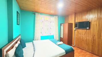 Deluxe Double Room | Desk, free WiFi