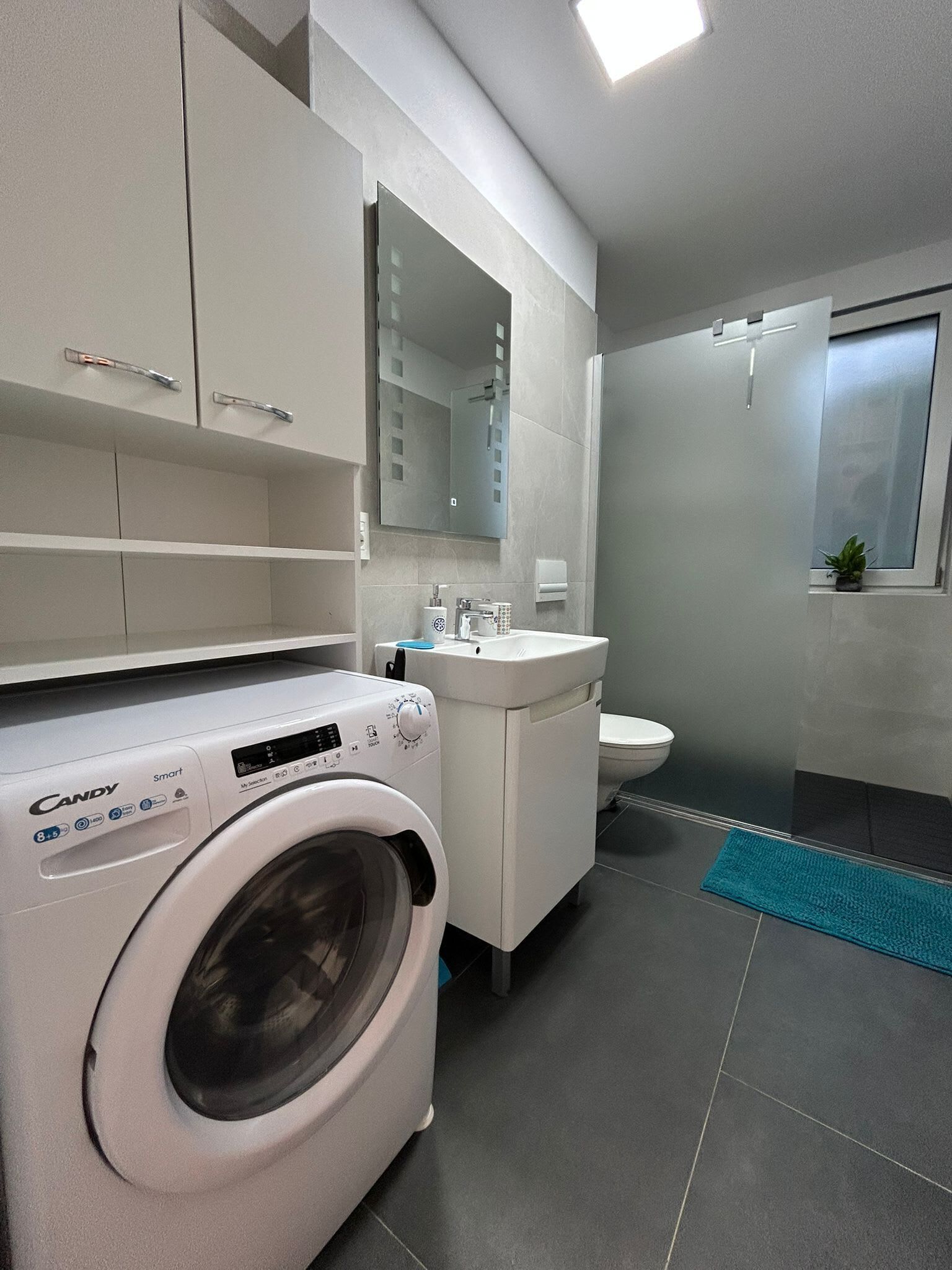 Shower, hair dryer, towels, shampoo