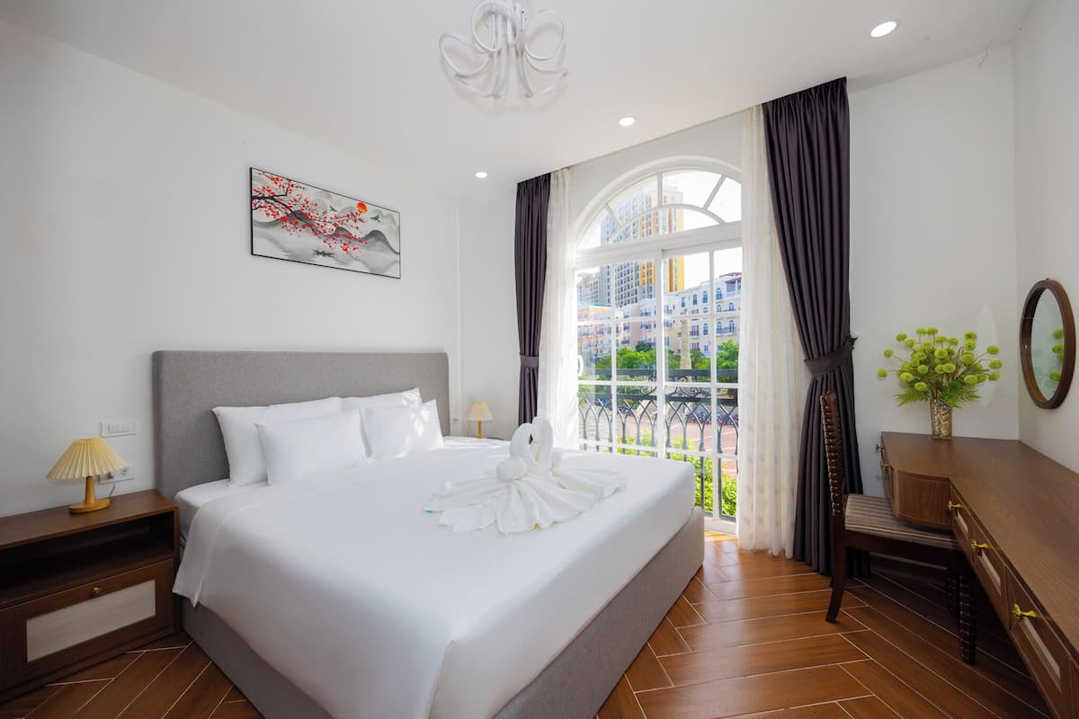 Premier Apartment, 2 Bedrooms, Kitchenette, Ocean View | Free WiFi