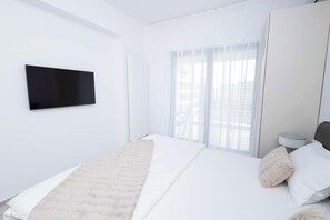 Tabla de planchar con plancha, wifi y ropa de cama 