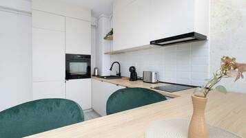 Kühlschrank, Ofen, Herdplatte, Geschirrspüler