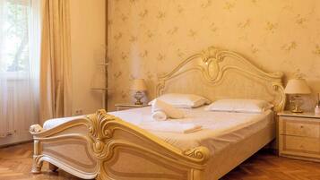Desk, iron/ironing board, WiFi, bed sheets
