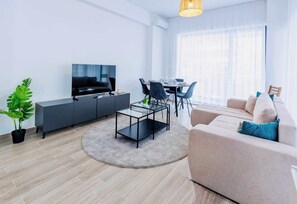 TV, offices - Hubix Suites | Casa del Mar C1-P3 (Mamaia)