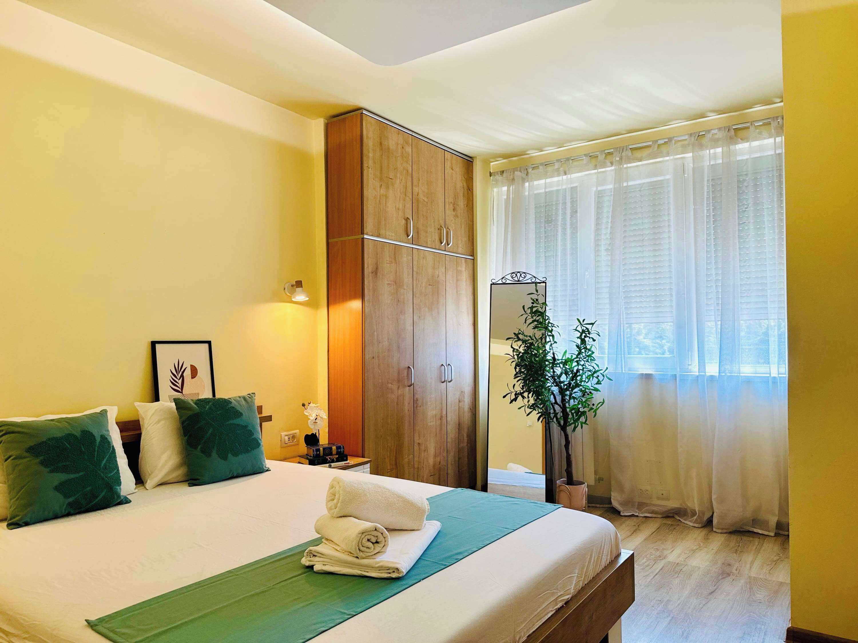 Iron/ironing board, WiFi, bed sheets