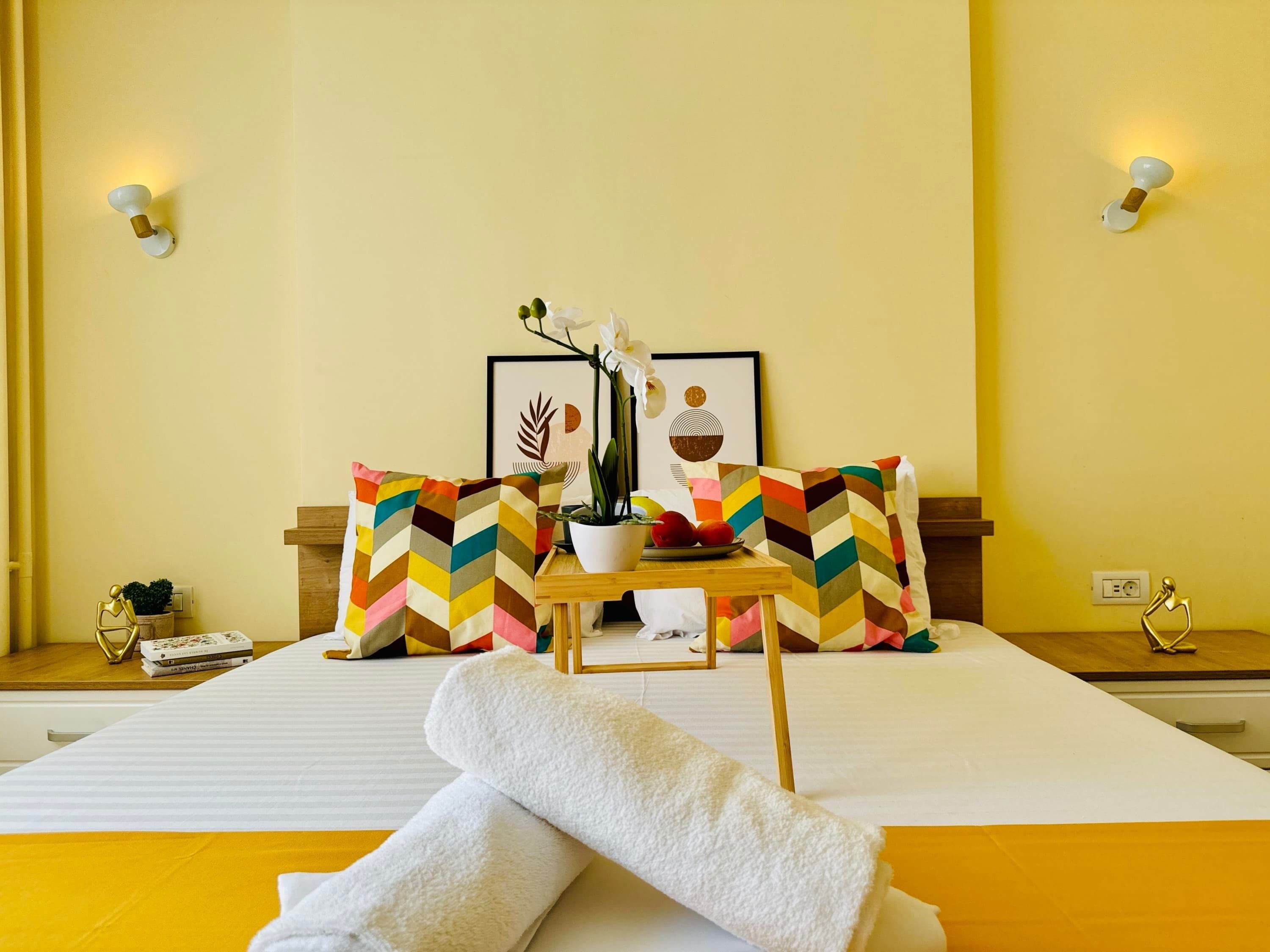 Iron/ironing board, WiFi, bed sheets