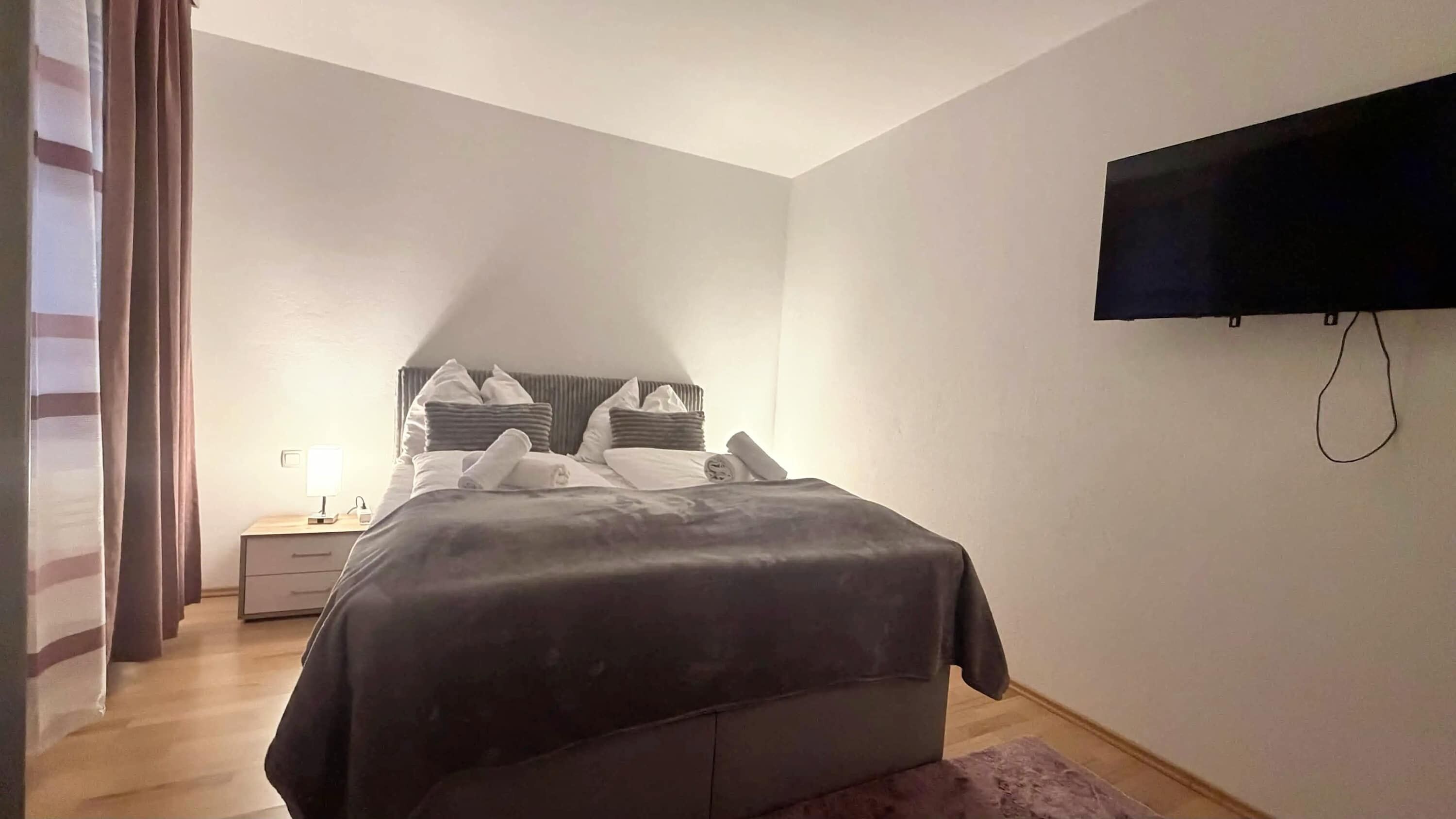 Iron/ironing board, WiFi, bed sheets