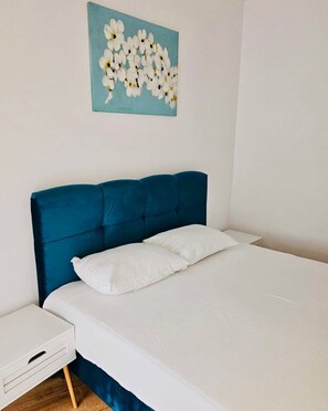 Desk, iron/ironing board, WiFi, bed sheets - Joy City Stay City of Mara 12 (Timișoara)