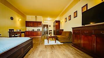 Desk, iron/ironing board, WiFi, bed sheets