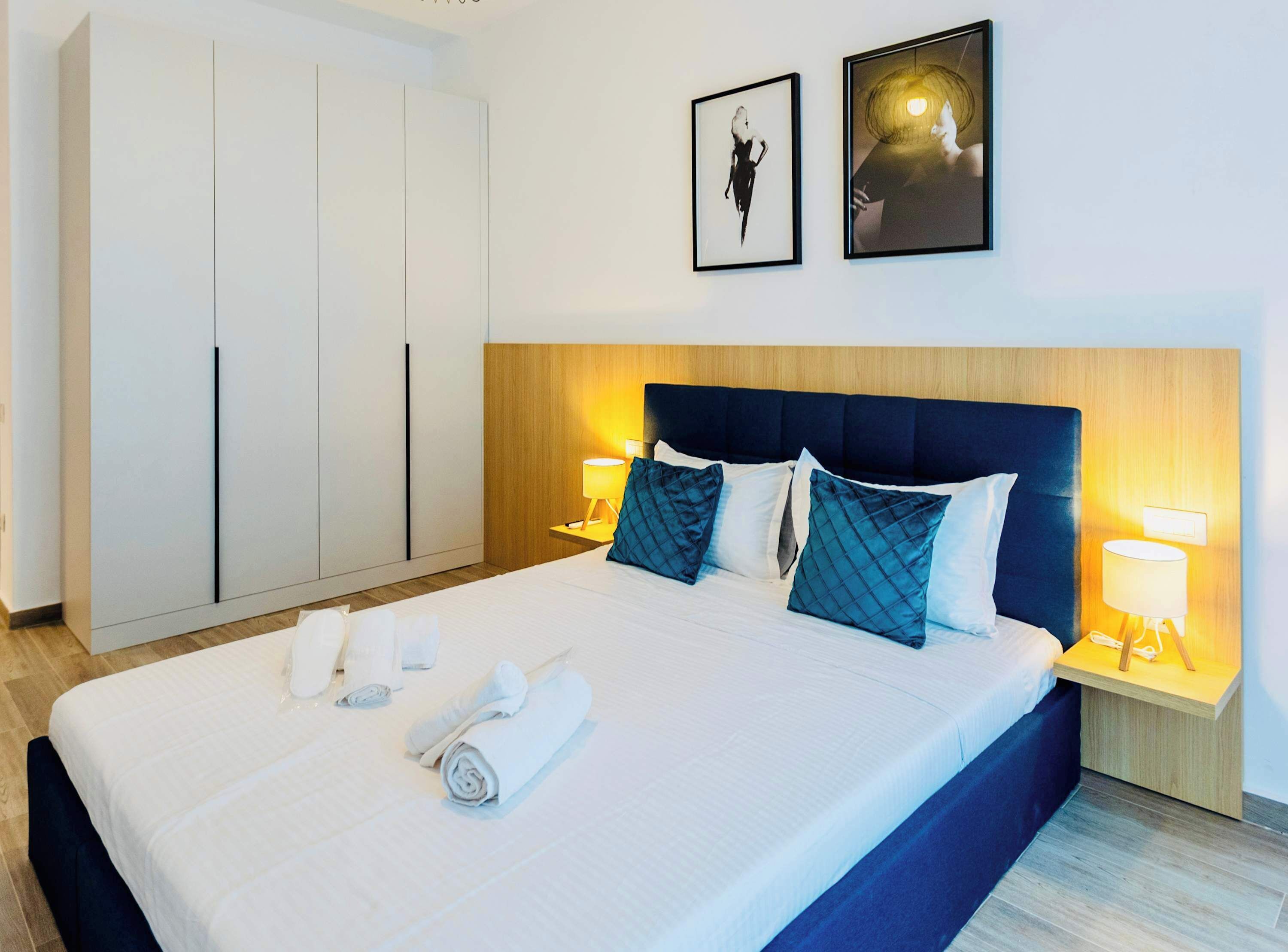 Desk, iron/ironing board, WiFi, bed sheets