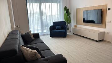 Een televisie en een kantoor