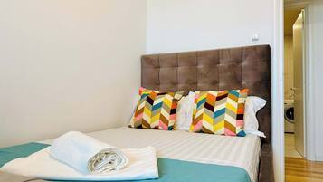 Desk, iron/ironing board, WiFi, bed sheets