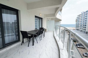 Outdoor dining - Nice View | Hubix Suites | Casa del Mar C1-26 (Mamaia)