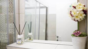 Shower, hair dryer, towels, shampoo
