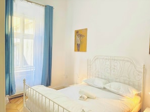 Desk, iron/ironing board, WiFi, bed sheets
