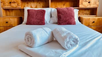 Iron/ironing board, WiFi, bed sheets
