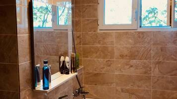 Shower, hair dryer, towels, shampoo