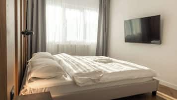 Iron/ironing board, WiFi, bed sheets
