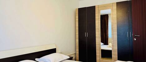 Desk, iron/ironing board, WiFi, bed sheets