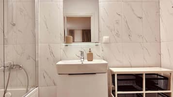 Shower, hair dryer, towels, shampoo
