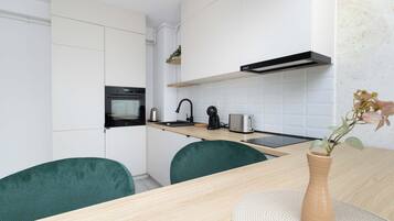 Refrigerador, horno, placa de cocina, lavavajillas