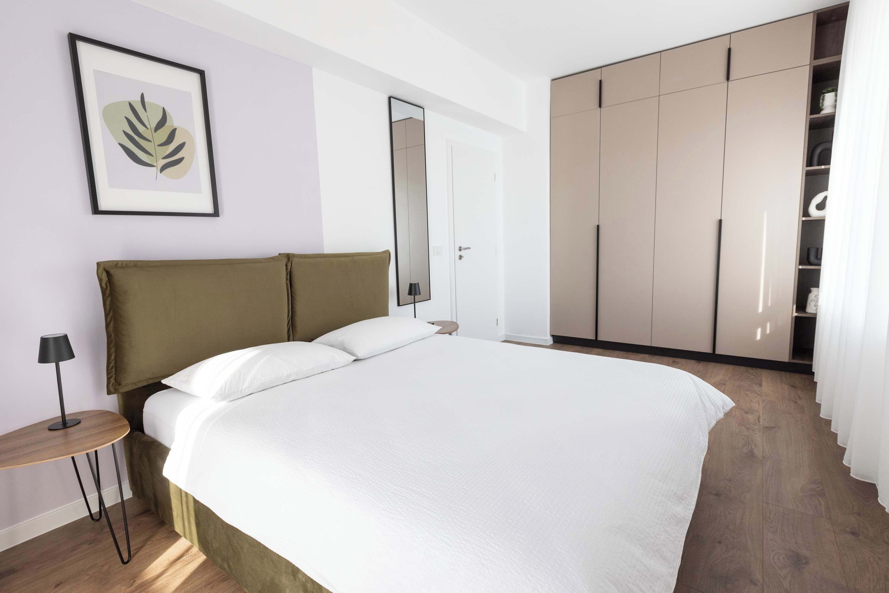 Desk, iron/ironing board, WiFi, bed sheets