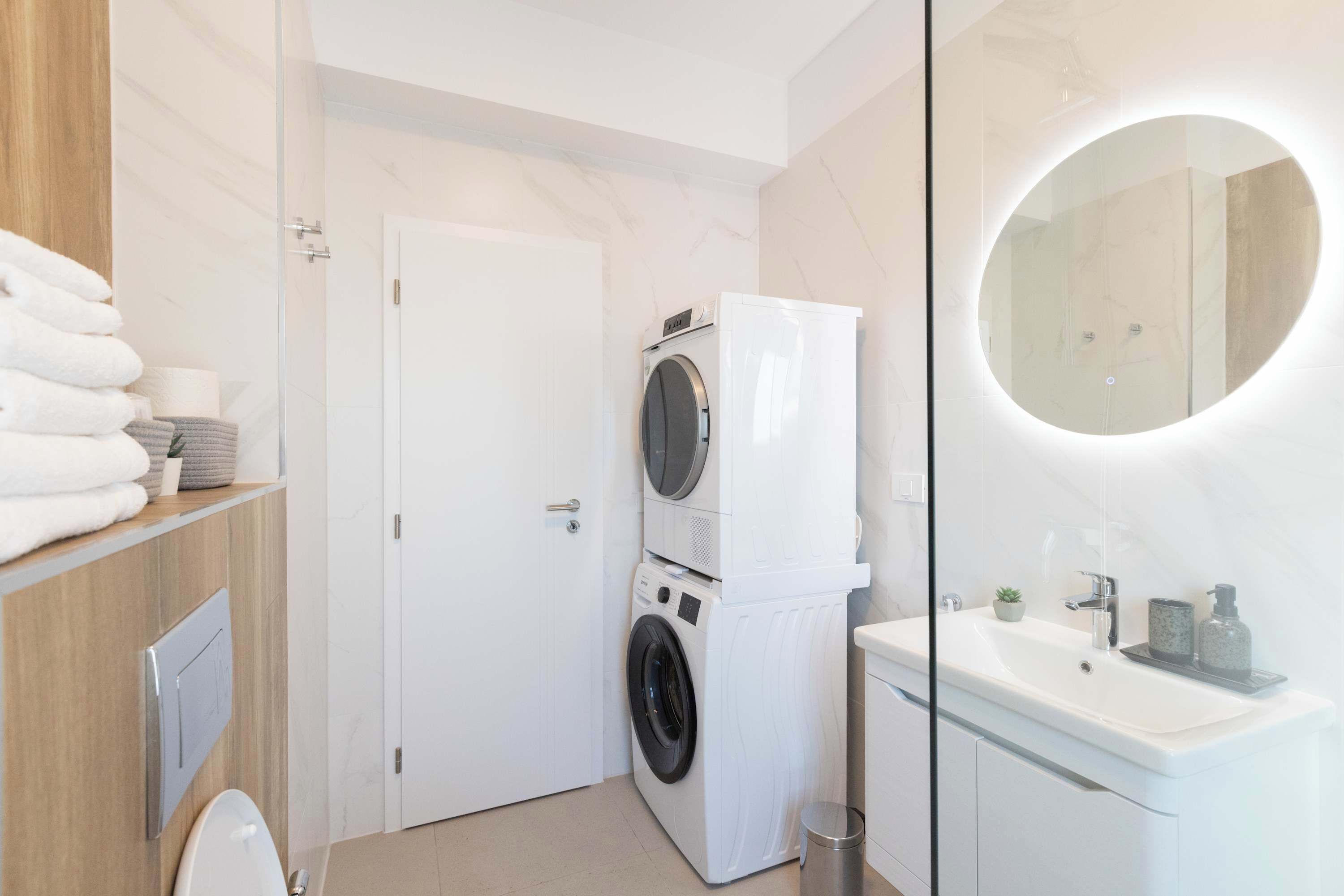 Shower, hair dryer, towels, shampoo