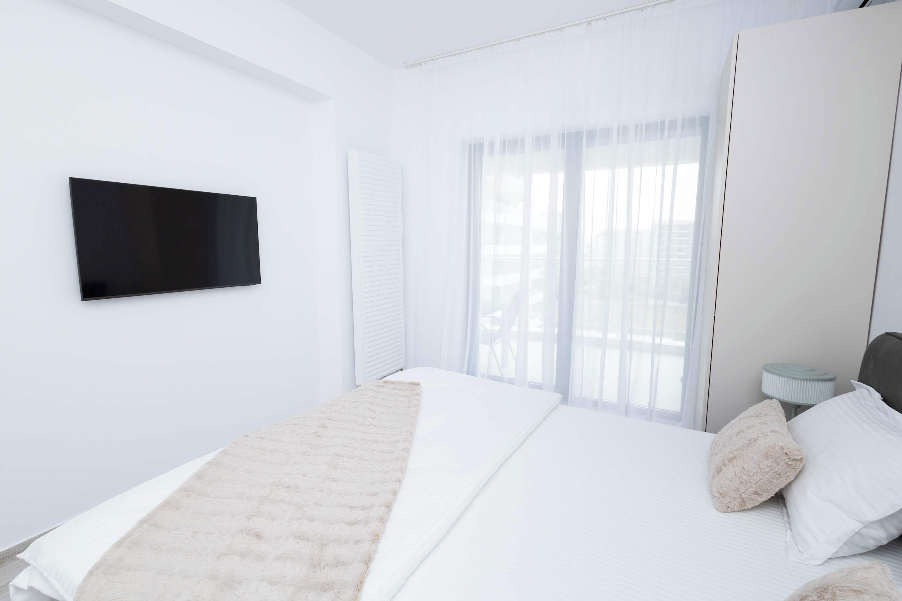 Desk, iron/ironing board, WiFi, bed sheets