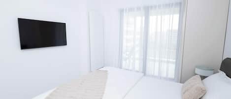 Desk, iron/ironing board, WiFi, bed sheets