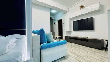 Iron/ironing board, WiFi, bed sheets