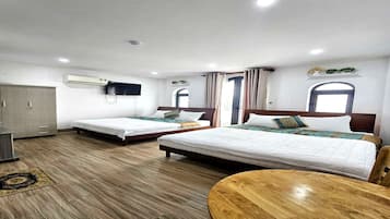 Quarto casal família, vista para a cidade | Escrivaninha, Wi-Fi de cortesia