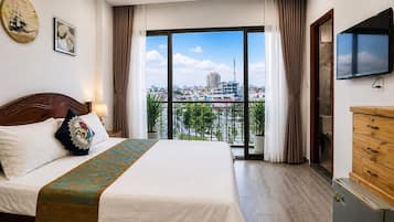 Quarto casal luxo, vista para a cidade | Escrivaninha, Wi-Fi de cortesia