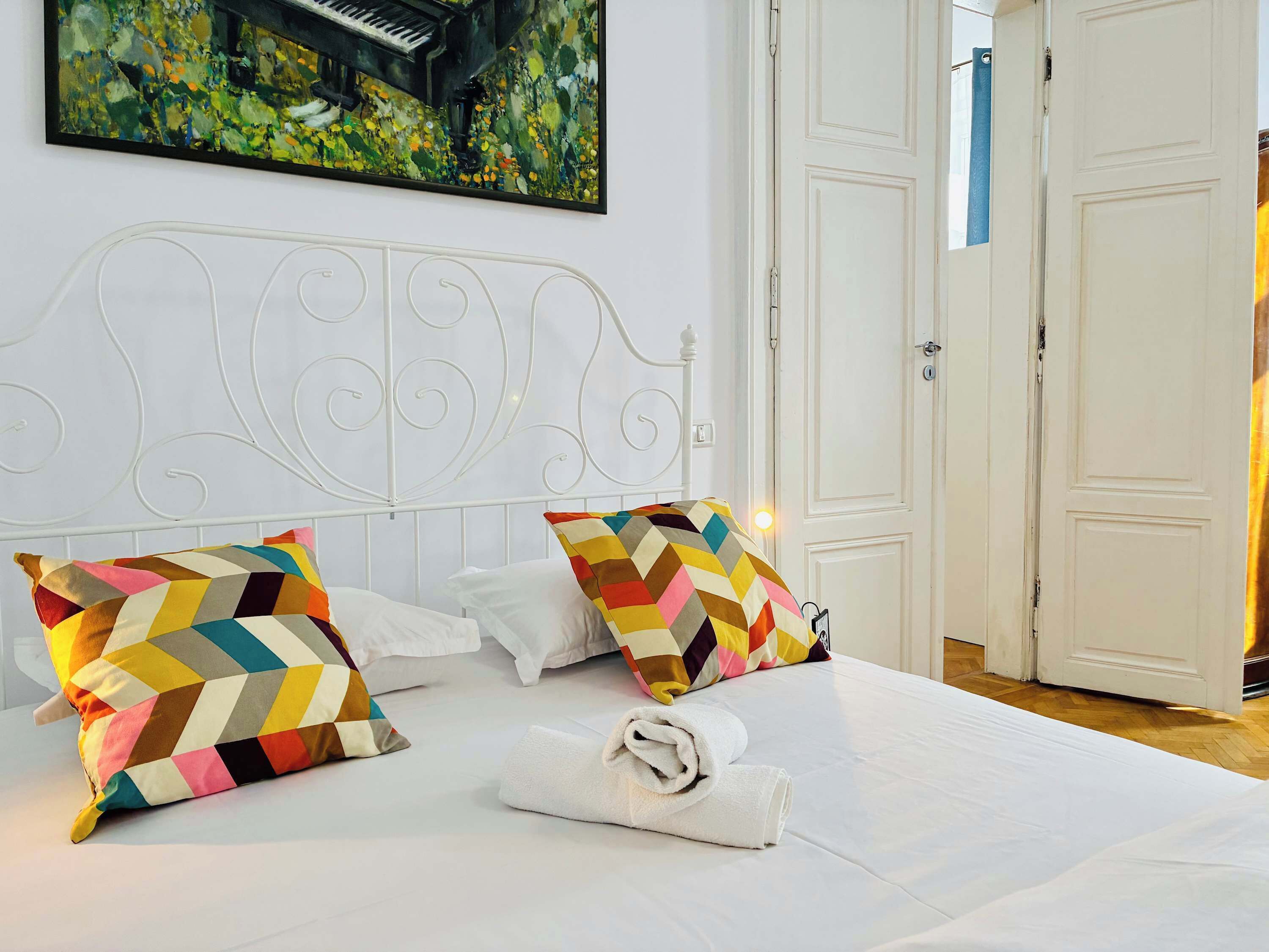Desk, iron/ironing board, WiFi, bed sheets