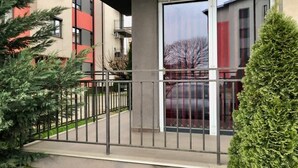 A modern building with a balcony, a glass door, and a metal railing. - Joy City Stay Calea Timisoarei 4 (Timișoara)
