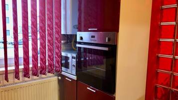 Refrigerador, horno, placa de cocina, cafetera/tetera