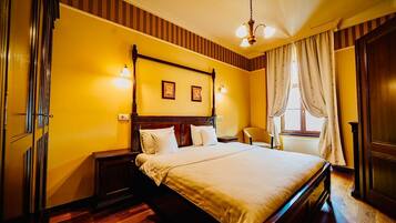 Desk, iron/ironing board, WiFi, bed sheets