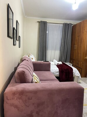 Room - Ruaka Karington Studio (Ruaka)